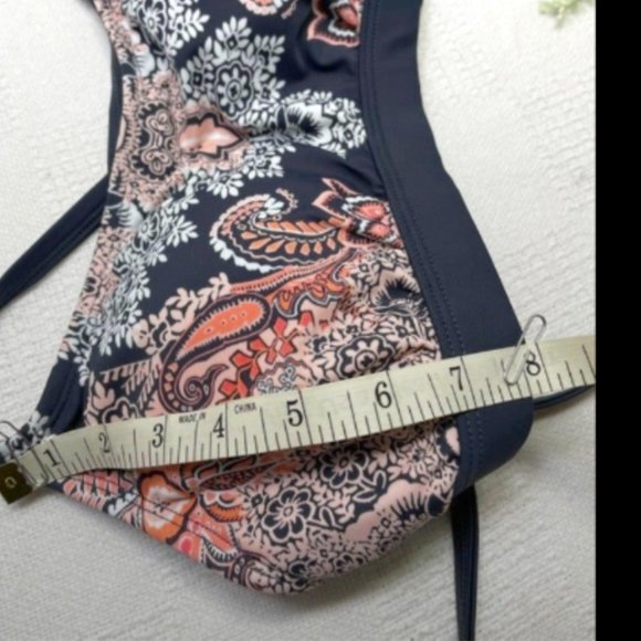 A set of a two different colors of bikinis - Picture 4 of 6